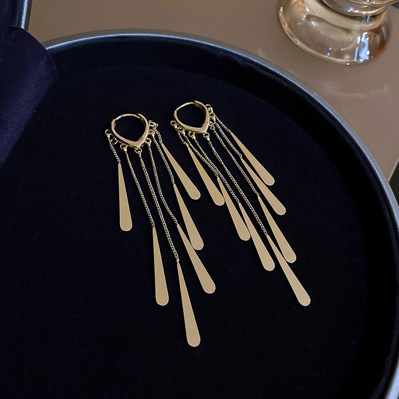 Boucles d'oreilles à long pompon à la mode